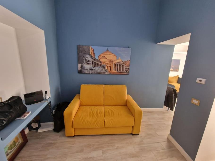 Pastel Blue House X 5 People In Corso Above Metro Montesanto Apartment Naples Exterior photo