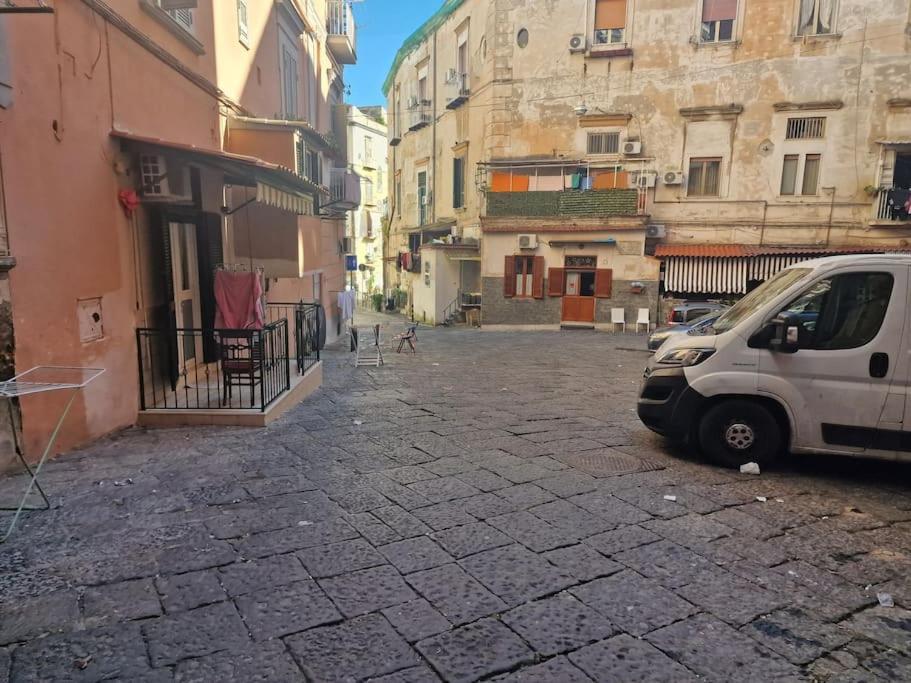 Pastel Blue House X 5 People In Corso Above Metro Montesanto Apartment Naples Exterior photo