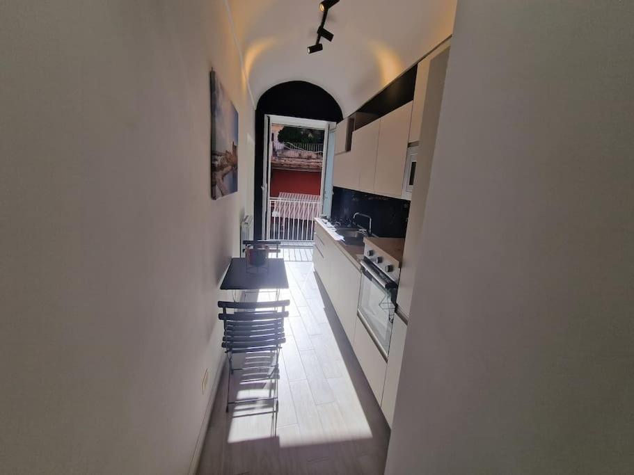 Pastel Blue House X 5 People In Corso Above Metro Montesanto Apartment Naples Exterior photo