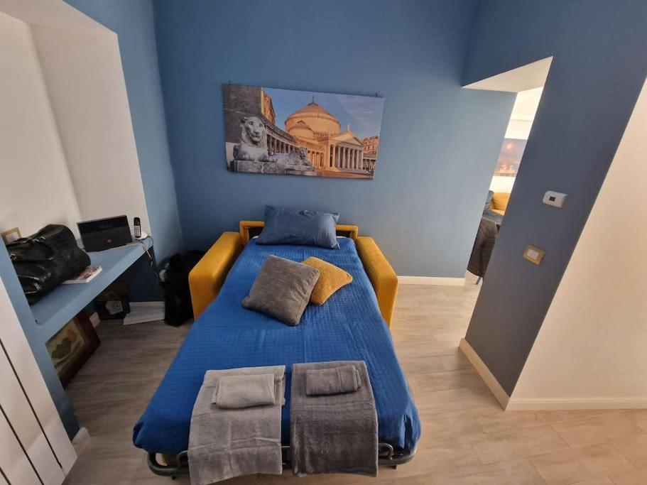 Pastel Blue House X 5 People In Corso Above Metro Montesanto Apartment Naples Exterior photo